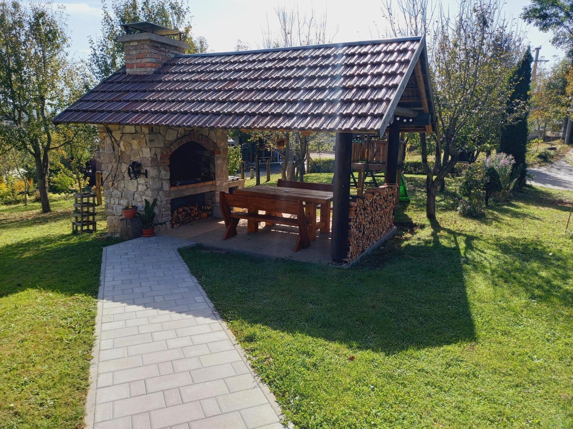 Guest House Lisina Poljanak Exterior foto